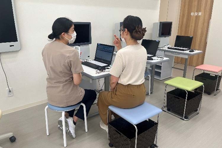 視力を測ります